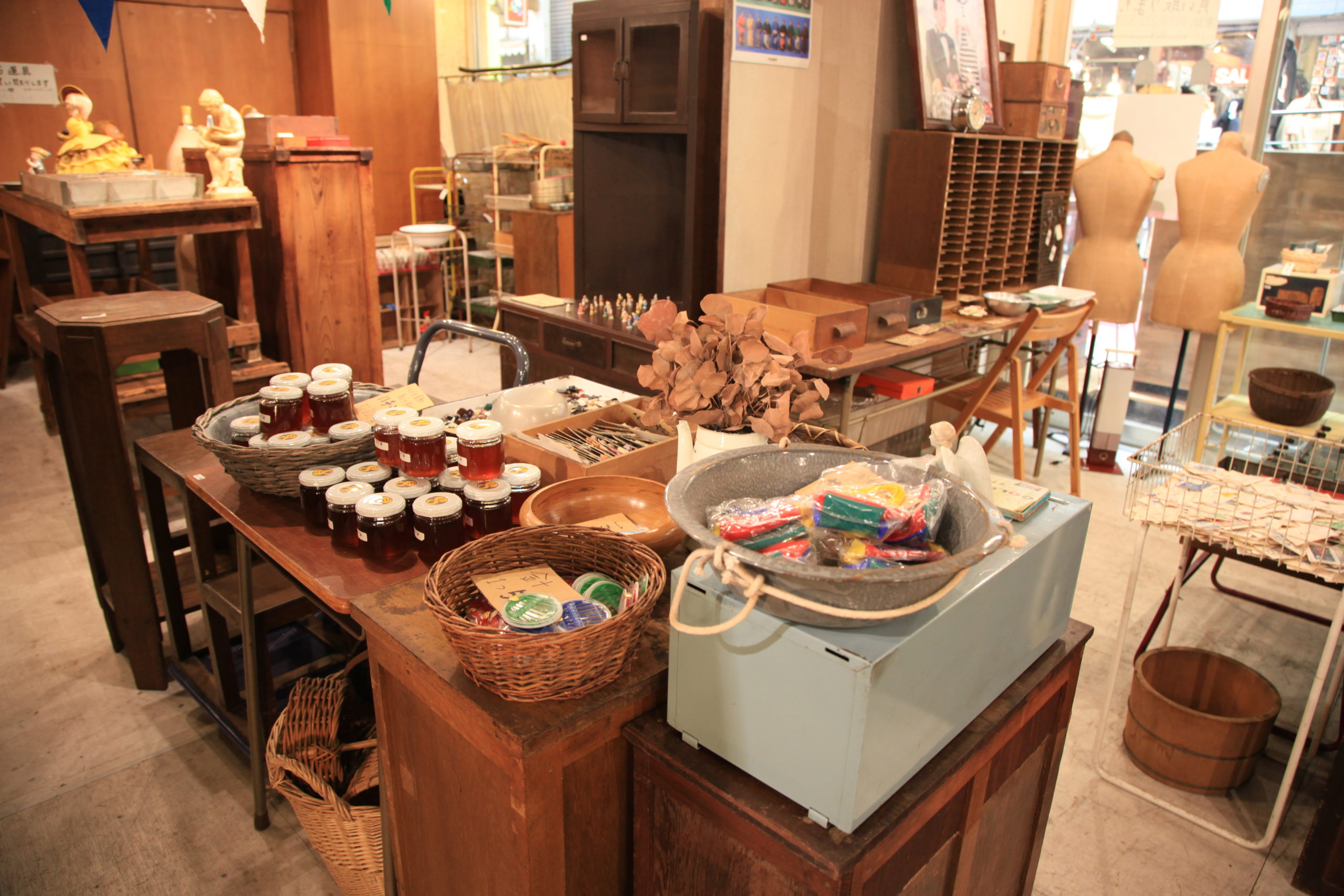 岐阜のアンティークショップ・古道具｜家具・雑貨の販売・買取｜古道具