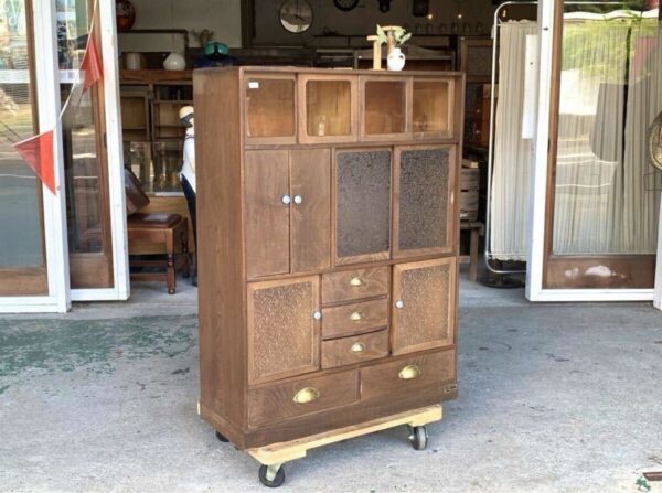 深い木味のリメイク茶箪笥