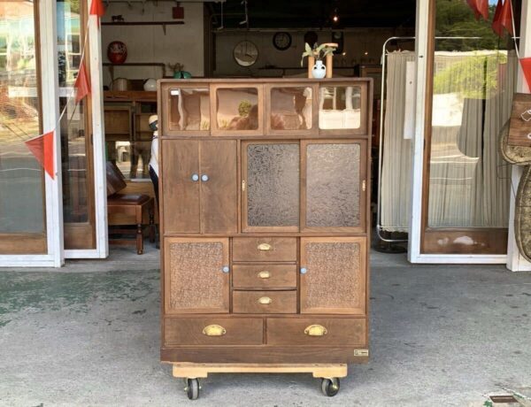 深い木味のリメイク茶箪笥