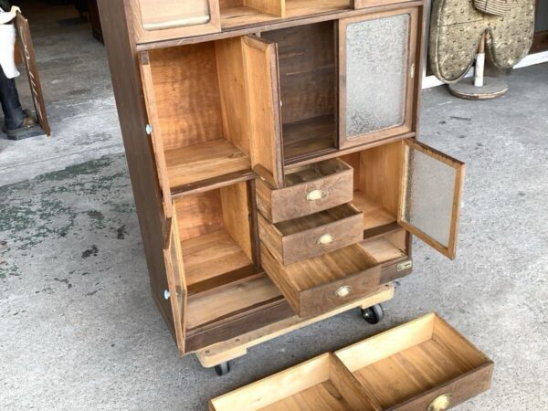 深い木味のリメイク茶箪笥