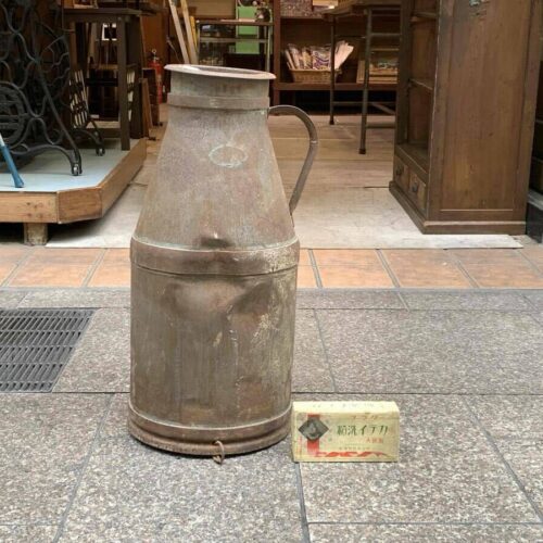 シャビーなミルク缶