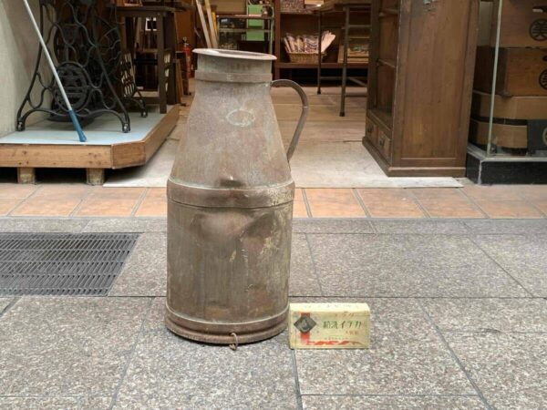 シャビーなミルク缶