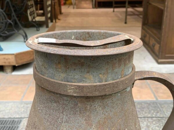 シャビーなミルク缶