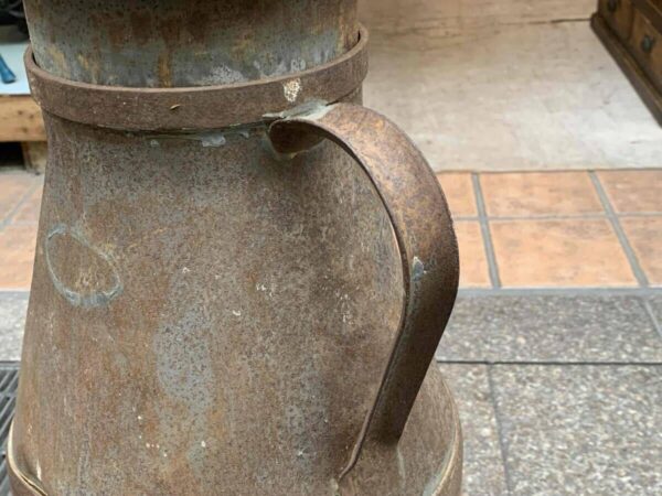 シャビーなミルク缶