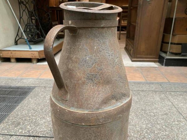 シャビーなミルク缶