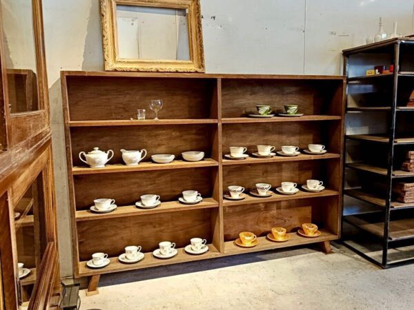 IMG_3464 奥行きの浅い木製オープンキャビネット