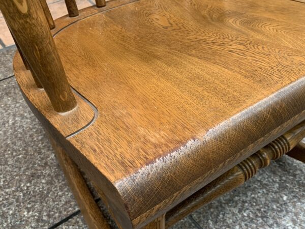 ゆったりとした昔のロッキングチェア