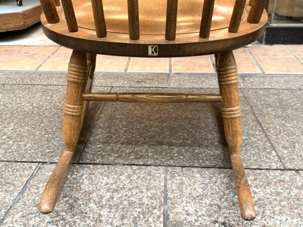 ゆったりとした昔のロッキングチェア