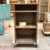シンプルで使いやすい古い木味の収納棚