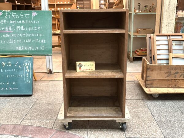 シンプルで使いやすい古い木味の収納棚