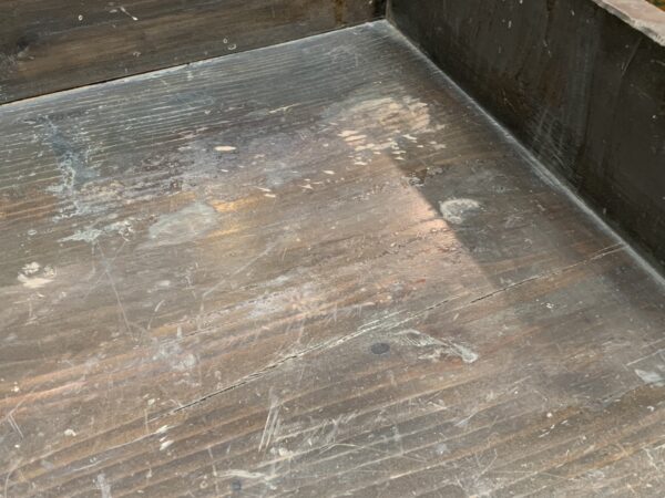 落ち着きのある木味の収納棚