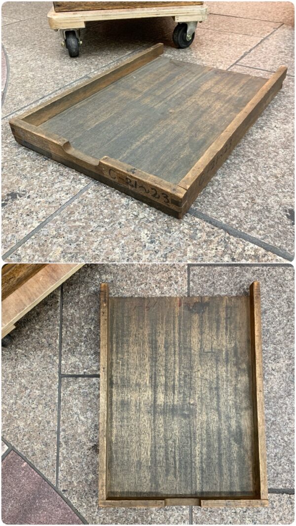 昭和初期の活版印刷工場で使われていた収納棚