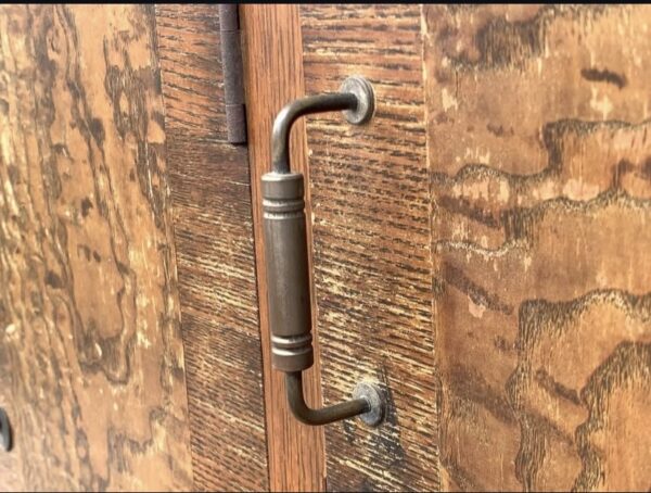 小さくてシンプルなローボード