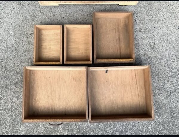 小さくてシンプルなローボード