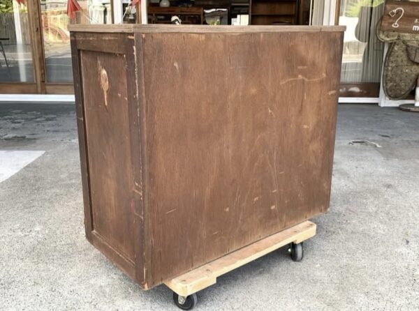 小さくてシンプルなローボード