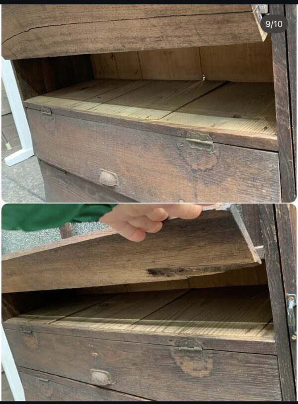 古い木味のパタパタの下駄箱