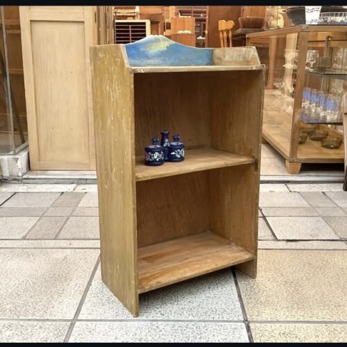 昭和レトロなかわいらしい小さな本棚