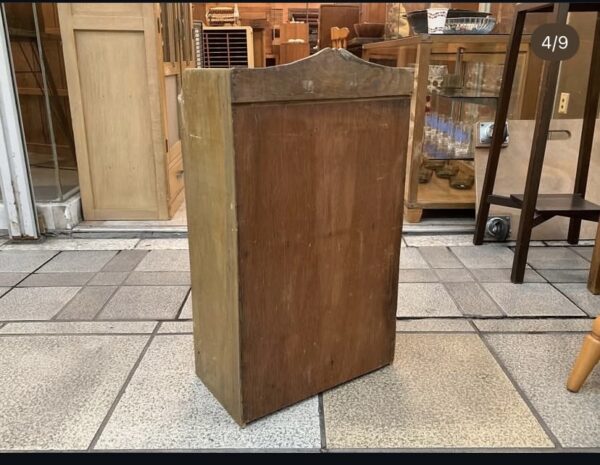 昭和レトロなかわいらしい小さな本棚