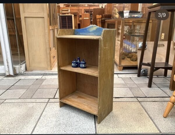 昭和レトロなかわいらしい小さな本棚