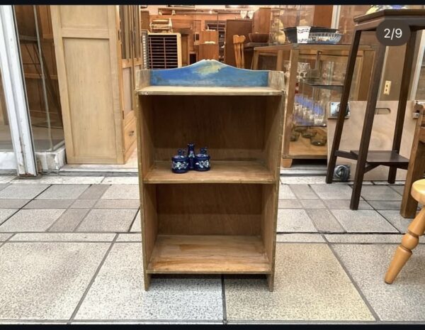 昭和レトロなかわいらしい小さな本棚