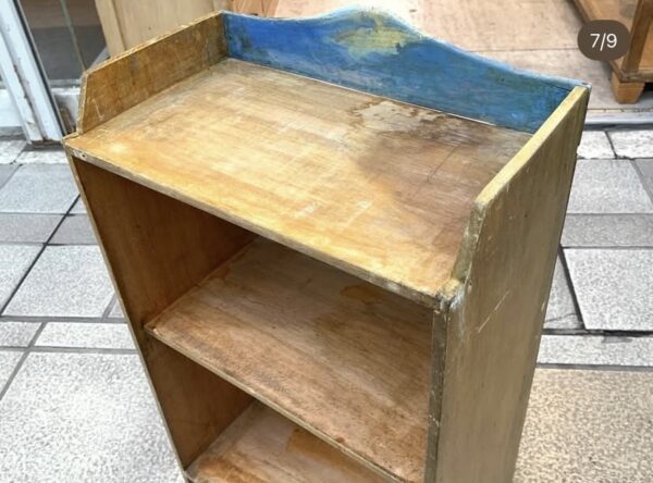 昭和レトロなかわいらしい小さな本棚