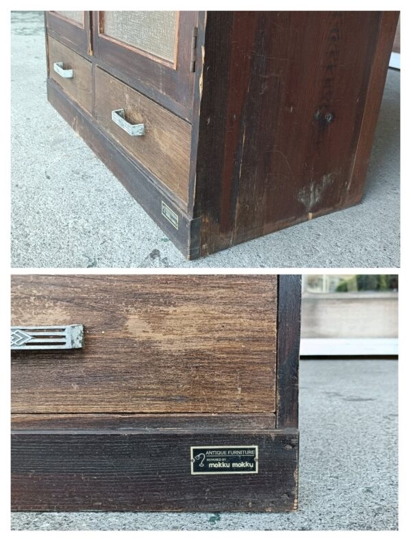 レトロガラスのキャビネット