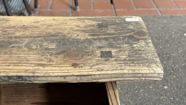 年季が入った古い木味の踏み台  花台