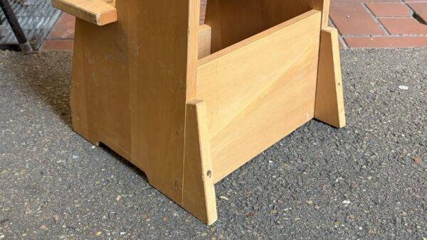 優しい木味の踏み台