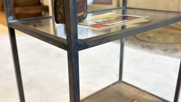 真鍮フレームのかわいい陳列棚