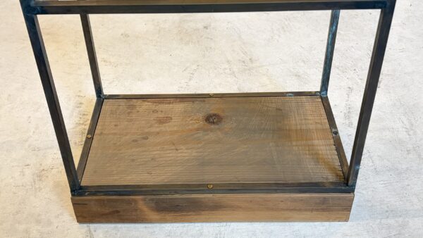 真鍮フレームのかわいい陳列棚