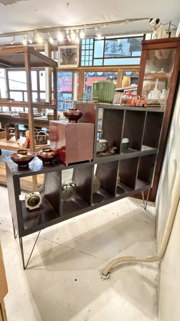 古いお店で使われていたショーケース　陳列棚