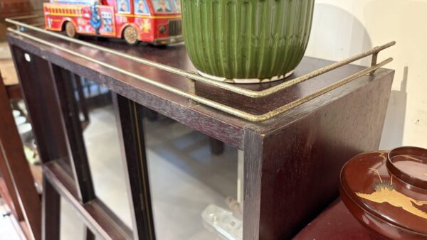 古いお店で使われていたショーケース　陳列棚