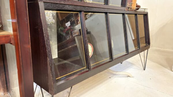 古いお店で使われていたショーケース　陳列棚
