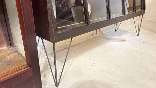 古いお店で使われていたショーケース　陳列棚