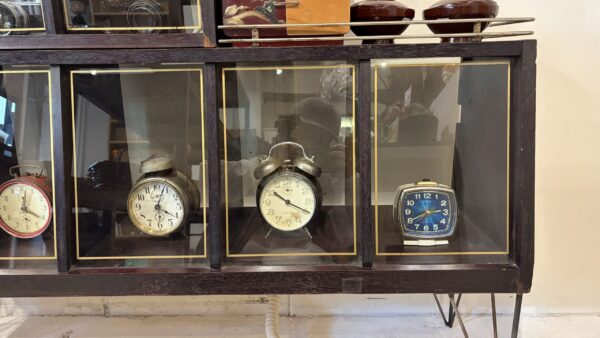 古いお店で使われていたショーケース　陳列棚