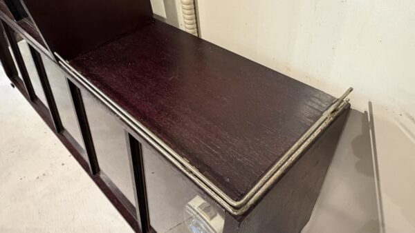 古いお店で使われていたショーケース　陳列棚