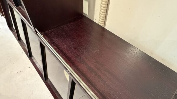 古いお店で使われていたショーケース　陳列棚