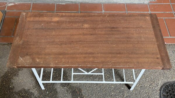 img_3146 爽やかな白い鉄脚のテーブル