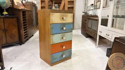 レトロカラーなかわいいカラフルタンス