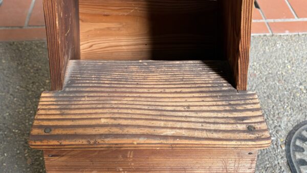古い木味の踏み台　飾り台
