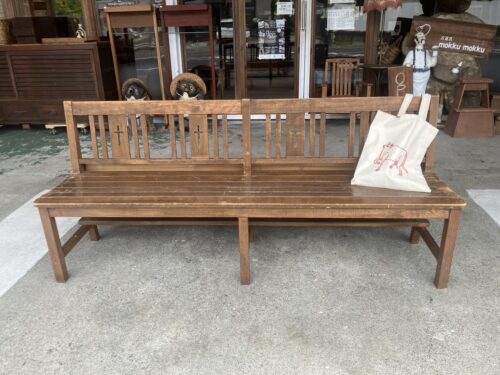 教会で使われていた古いベンチ