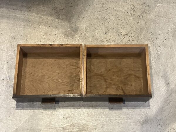 かわいい木製収納棚　アンティーク