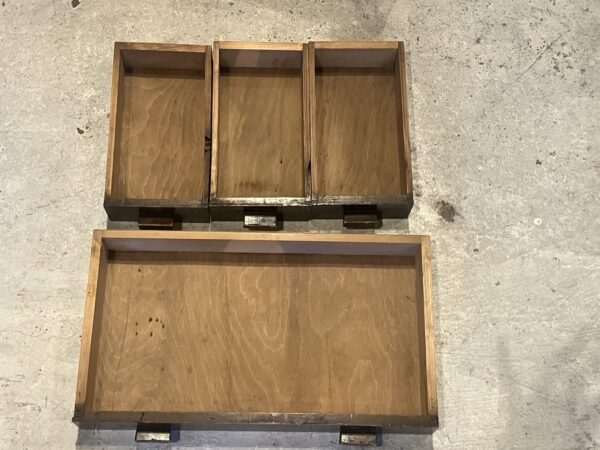かわいい木製収納棚　アンティーク
