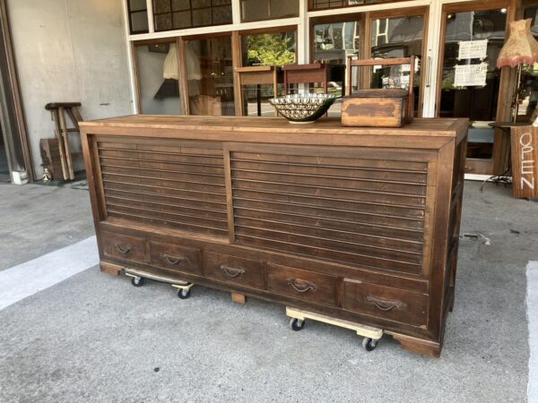 重厚なローボード　アンティーク