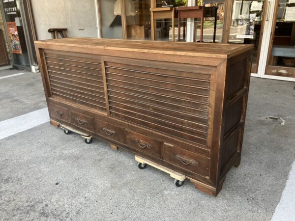 重厚なローボード　アンティーク