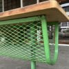 緑色の鉄足がかわいいテーブル
