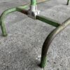 緑色の鉄足がかわいいテーブル