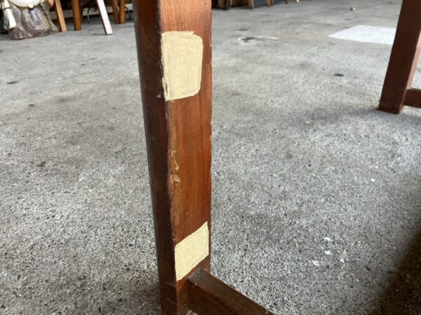 教会で使われていたテーブル