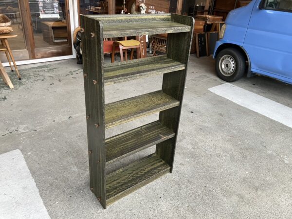シンプルな本棚　