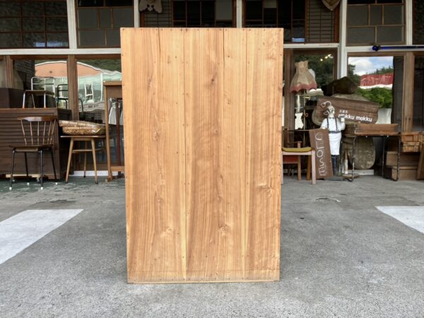 細かい仕切りのマス目棚